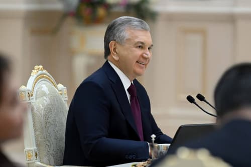 Президент жаслар менен қызғын сөйлести