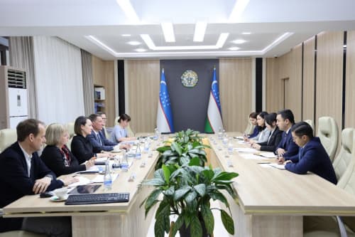 Maktabgacha va maktab ta'limi vaziri Hilola Umarova Germaniyaning Ernst Klett tashkiloti boshqaruv raisi Filipp Xausmann bilan uchrashdi.